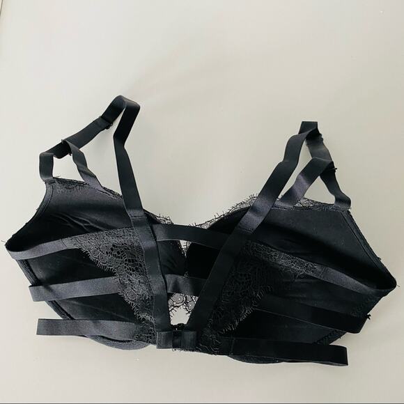 NEW VS VICTORIAS SECRET Black Lace Strappy Elastic Front Clasp Push Up Bra 32D - Picture 4 of 8
